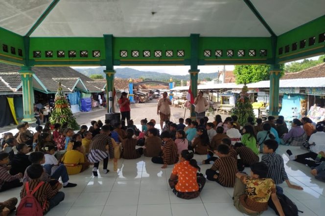 
					Gunungan di  SD Kanisius Bayat, Selasa 4 November 2025