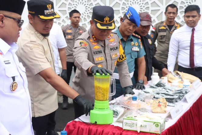 
					Polres Cilegon Musnahkan Ribuan Botol Miras dan Narkoba dalam Press Release Akhir Tahun 2025