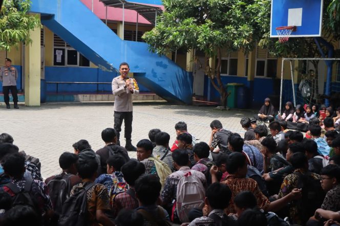 
					Di SMK Voctech 1 Kapolres ajak murid hormati guru dan orang tua