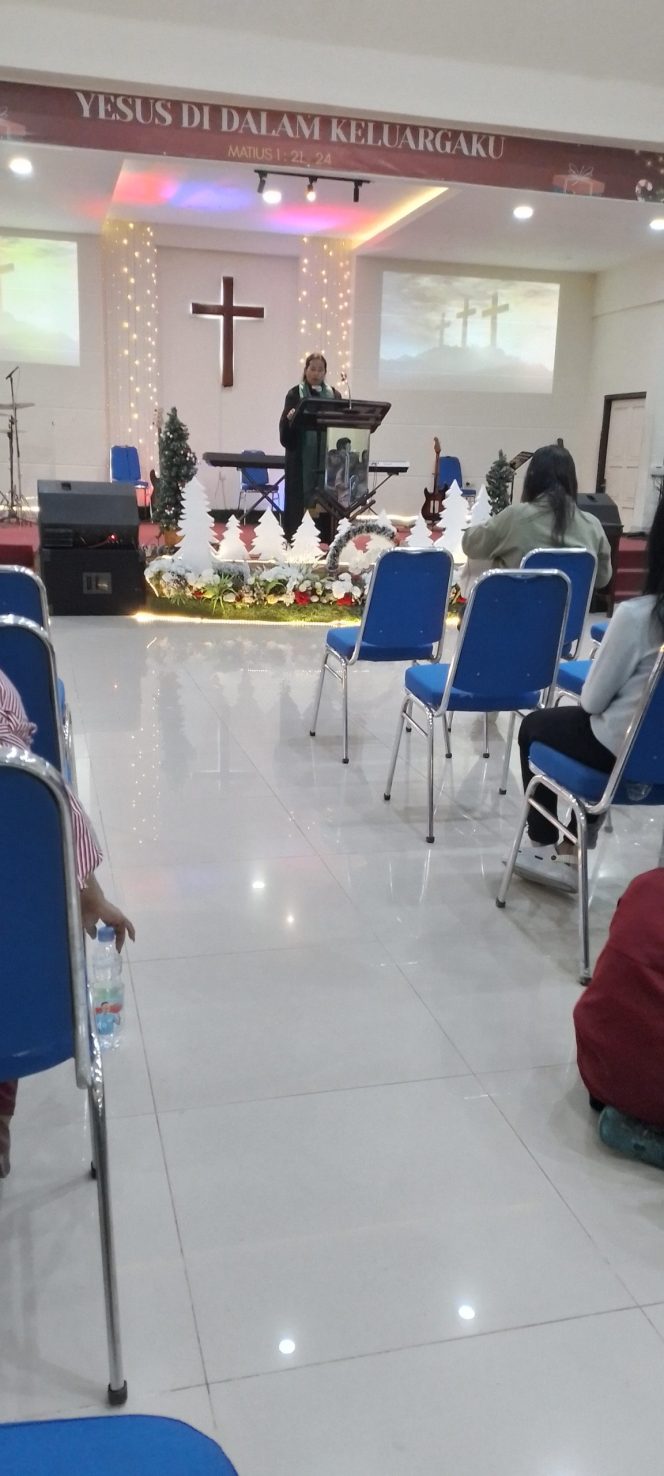 
					Polsek Neglasari Hadir dalam Pengamanan Perayaan Ibadah Akhir Tahun di POUK Maranatha