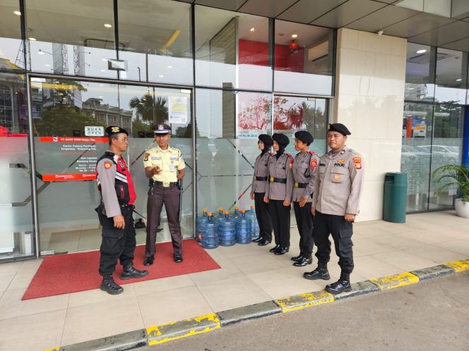 
					Jelang Nataru, Polres Metro Tangerang Kota Gencar Patroli di Sentra Ekonomi