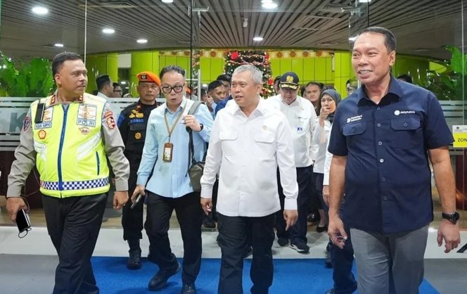 
					Kakorlantas Polri Hadiri Pembukaan Posko Angkutan Natal 2025 dan Tahun Baru 2026 Kemenhub