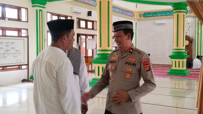 
					Polsek Cilegon sambang dialogis tokoh agama*