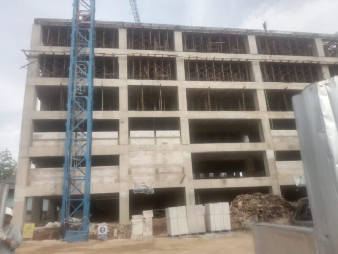 
					PEMKOT DAN SATPOL PP KOTA TANGERANG BUNKAM ! DIDUGA PEMBANGUNAN GEDUNG PARKIR RSUD KOTA TANGERANG TANPA  PERSETUJUAN BANGUNAN GEDUNG(PBG)