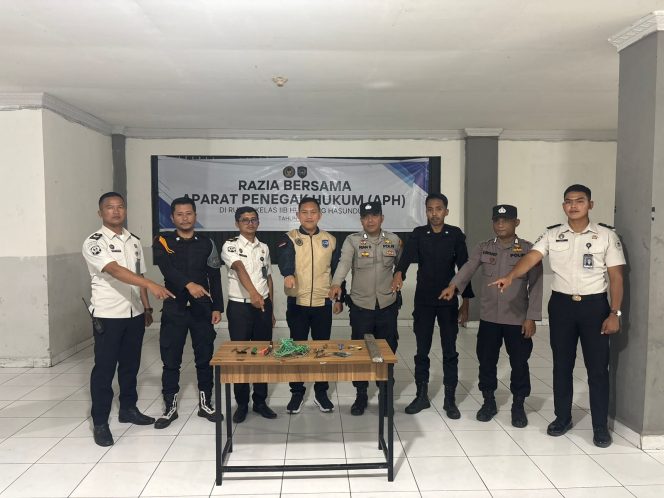 
					Karutan Kelas IIB Humbahas Bersama APH Lakukan Razia Benda Terlarang.