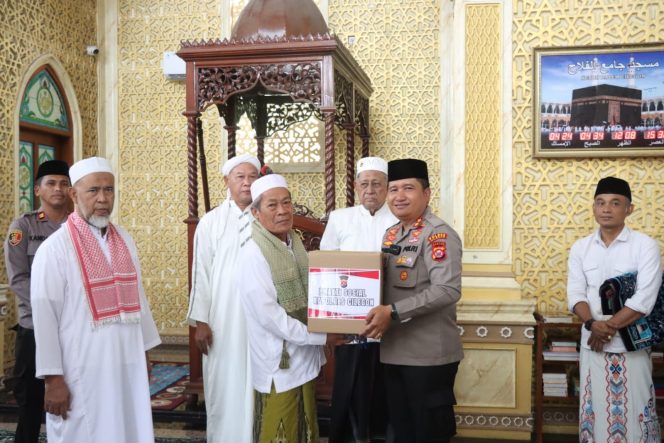 
					Kapolres Cilegon Jum’at Keliling di Masjid Al-Falah, Ajak Warga Perkuat Gotong Royong dan Kesiapsiagaan Bencana
