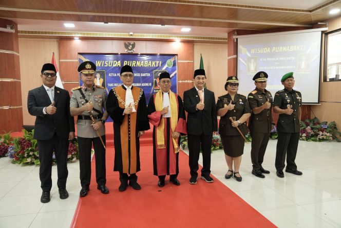 
					Kapolda Banten Hadiri Wisuda Purnabakti Ketua Pengadilan Tinggi Banten*