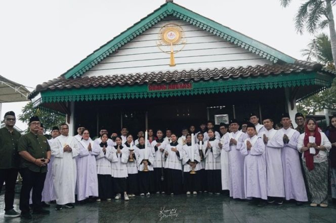 
					“Prosesi  Misa Tutup  Tahun  Yubileum , Minggu 4 Januari 2026 ,Gereja Katolik Kampung Sawah Santo Servatius”.