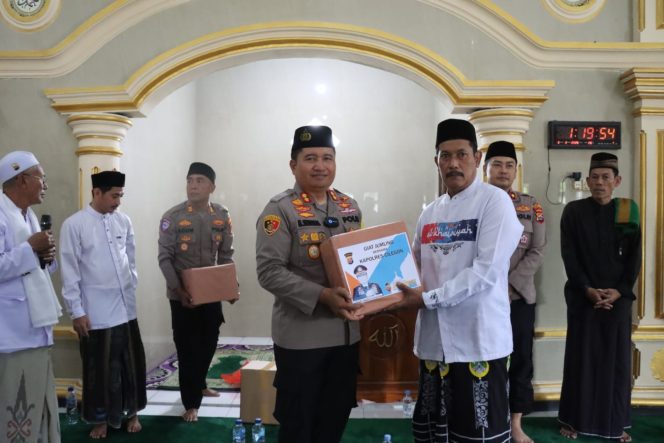 
					Merajut Silaturahmi dan Ketahanan Lingkungan, Kapolres Cilegon Gelar Jumat Keliling di Desa Labuan Mancak