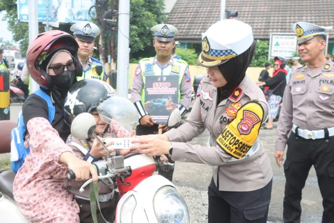 
					Kasat Lantas Polresta Serang Kota Berikan Apresiasi Pengendara Tertib pada Operasi Keselamatan Maung 2026