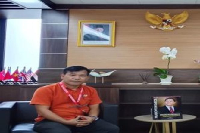 
					Buku berjudul “Prabowonomics”, yang ditulis oleh Yonge Sihombing, S.E., M.B.A. yang juga menjadi Ketum PPPT akan segera meluncur 26 Februari 2026 dalam edisi bilingual(dua bahasa)”.