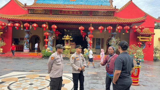 
					Personel Polresta Serang Kota Laksanakan Pengamanan Peringatan Imlek di Vihara Avalokitesvara Kasemen