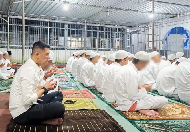 
					Sholat Isya dan Tarawih Berjamaah Digelar di Lapas Jember, Momentum Perbaikan Diri