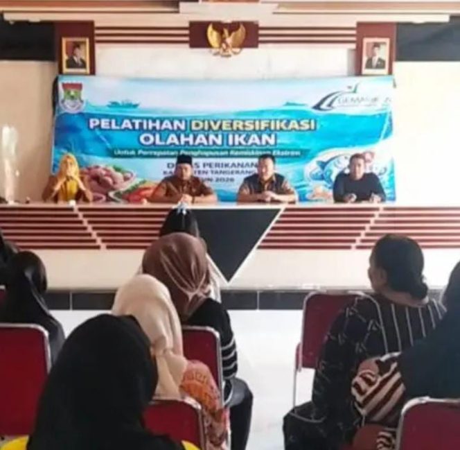 
					Pelatihan Diversifikasi Olahan Ikan Dorong Percepatan Penghapusan Kemiskinan Ekstrem di Desa Gaga, Kecamatan Pakuhaji