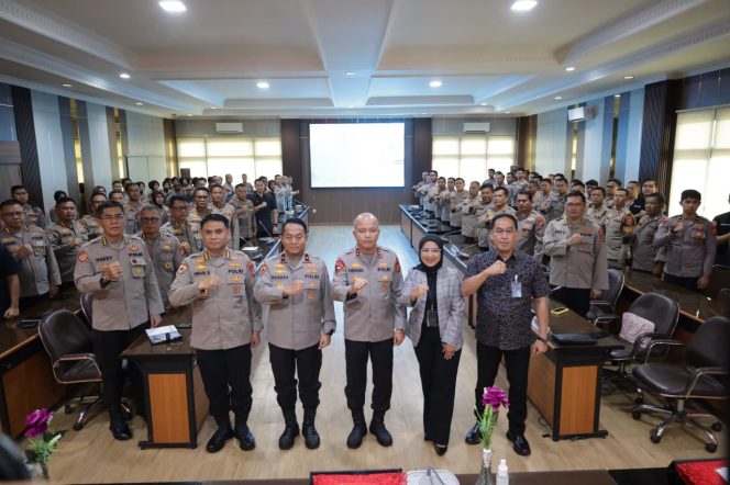 
					Tingkatkan Pelayanan Call Center 110, Polda Banten Gelar Pelatihan Bersama Bank Mandiri