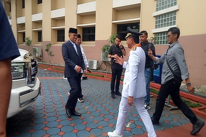 
					HUT ke-33 Kota Tangerang, Pemkot Musnahkan 1.128 Botol Miras Ilegal