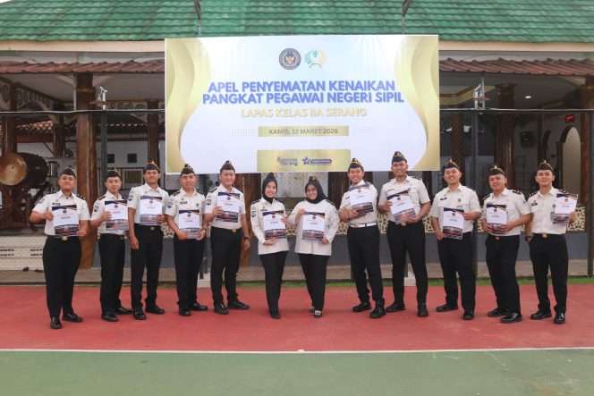 
					12 Pegawai Lapas Serang Naik Pangkat, Kalapas pimpin penyematan*