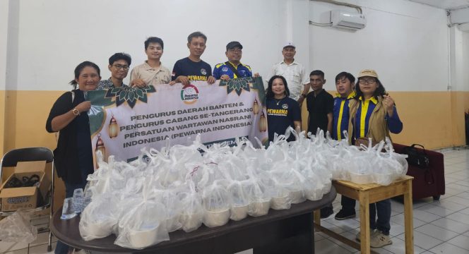 
					Tebar Kebaikan di Bulan Suci, PEWARNA Banten Turun ke Jalan Bagikan Takjil