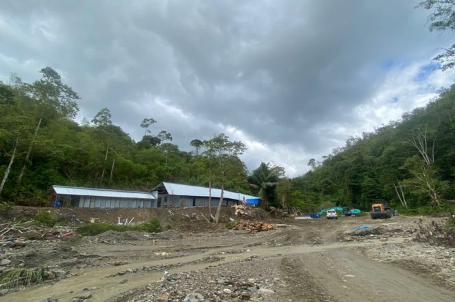 
					Tim Satgas PKH Tinjau Penertiban Tambang Emas Ilegal Gunung Botak Baru  PT.HAM Dan 6 Koperasi ( PT.Tri.M  )Namun Kebal Hukum?