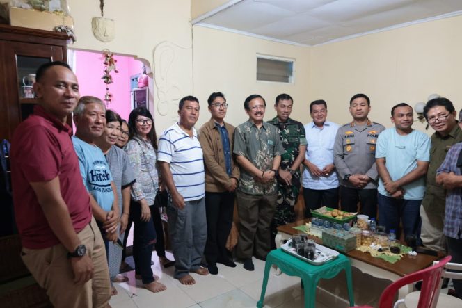 
					Gereja POUK Tesalonika Pasca Penyegelan oleh Satpol PP , Bupati Beserta Jajaran OPD Mengunjunginya