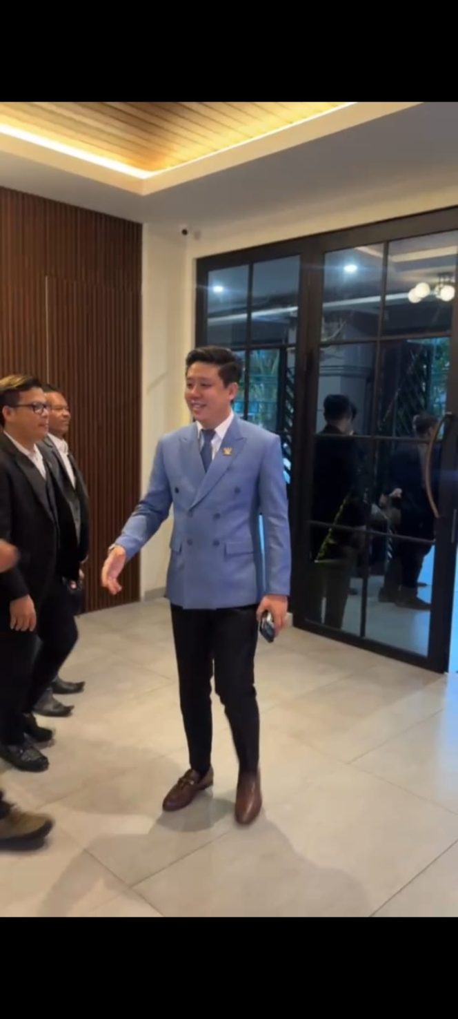 
					Ketua KNAI , Pablo Benua sumbang Rp1 miliar untuk pembangunan Sekolah Tinggi Hukum di Indonesia Timur