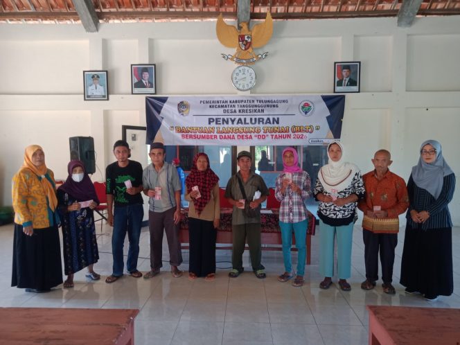 
					Pemdes Kresikan Salurkan BLT DD tahap Dua tahun 2026