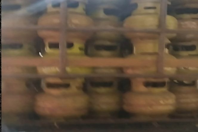 
					Sengkarut Pangkalan Gas 3 Kg di Tangsel: Dugaan Manipulasi Data KTP hingga Jalur Distribusi Non-Subsidi Ilegal, Pengawasan Dipertanyakan