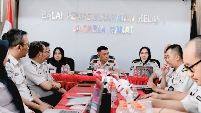 
					Tim Ditjenpas Uji Petik Pelaksanaan Pengawasan, Bapas Jakbar Berikan Masukan Konstruktif