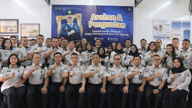 
					Kakanwil Ditjenpas Apresiasi Kinerja Bapas Kelas I Jakarta Barat yang Raih Predikat Terbaik