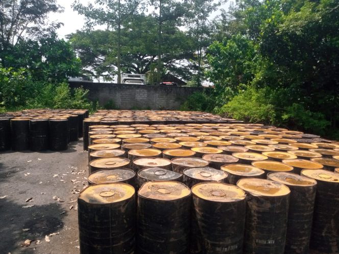 
					Simpan 250 Drum Aspal Hibah Pemprov Jatim 2025,Kinerja Dinas PUPR Tulungagung Patut Dipertanyakan
