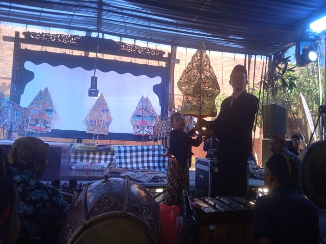 
					Penampilan Spektakuler Dalang Cilik Ki Addib Alfatih di SD Kota