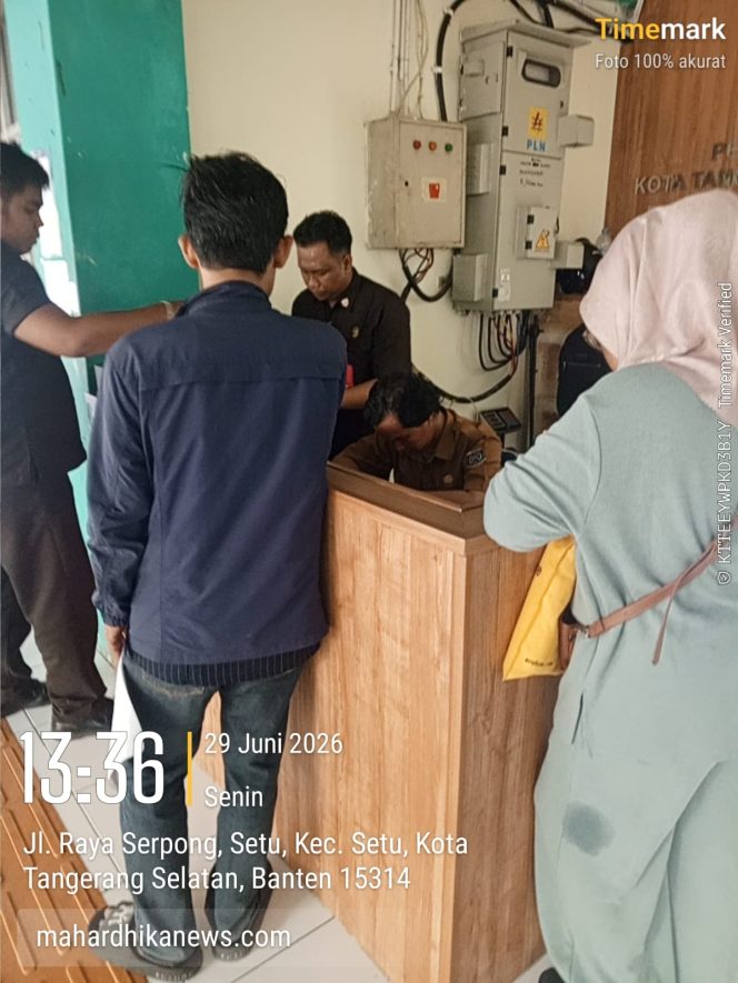 
					Jadi Sorotan Publik, ASN Dinsos Kota Tangsel Ketiduran di Kantor Saat Warga Mengantri