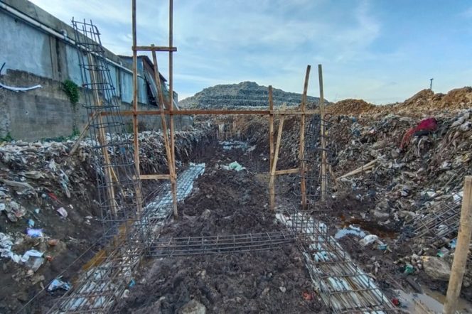 
					Terindikasi Korupsi, Proyek Drainase dan Pagar TPA Rawa Kucing Dilaporkan Ke Kejaksaan