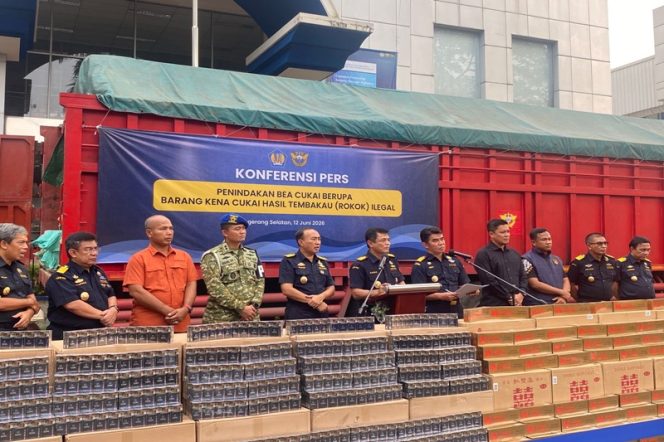 
					Periksa Dua Truk, Bea Cukai Banten bersama Beq Cukai Merak Gagalkan 8,2 Juta Batang Rokok Ilegal