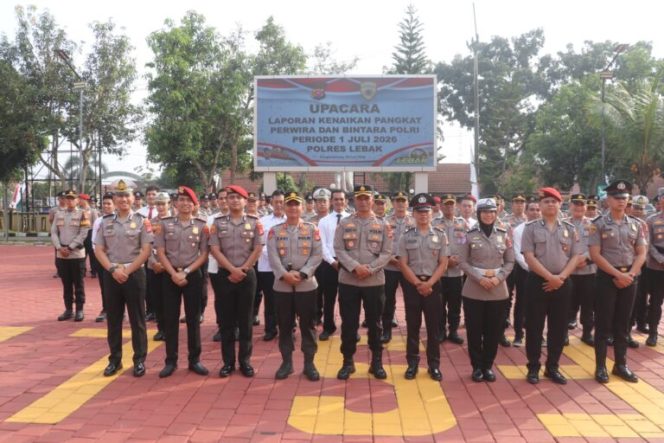 
					85 Personel Polres Lebak Naik Pangkat, Kapolres Ingatkan: Jabatan Naik, Tanggung Jawab Bertambah
