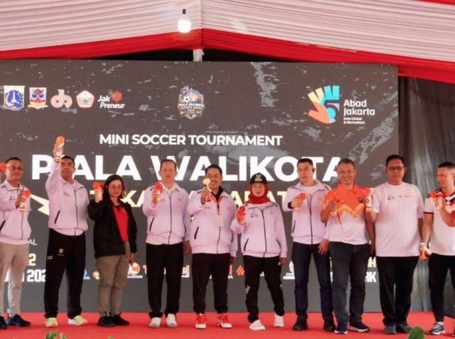 
					Wujudkan Persatuan, Forkopimko dan Instansi Bersatu di Turnamen Mini Soccer Jakarta Barat