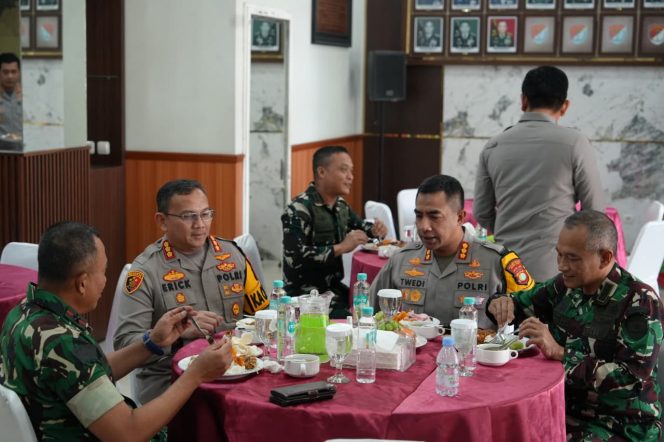 
					Perkokoh Sinergitas TNI–Polri dan Pemda, Danrem 052/Wijayakrama Tegaskan Komitmen Jaga Kondusivitas Wilayah