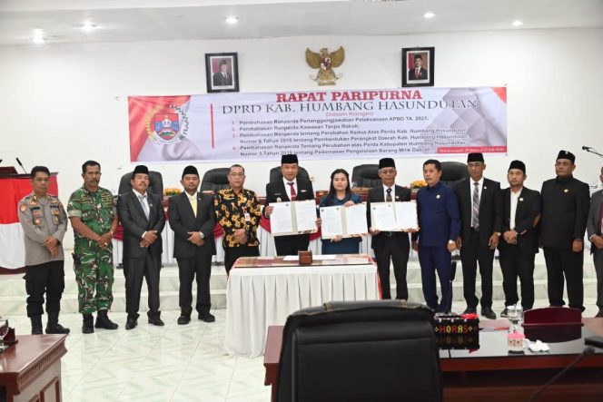 
					Pemerintah Daerah Bersama DPRD Humbahas Setujui Ranperda Pertanggungjawaban APBD 2025 dan Pembentukan Perangkat Daerah.