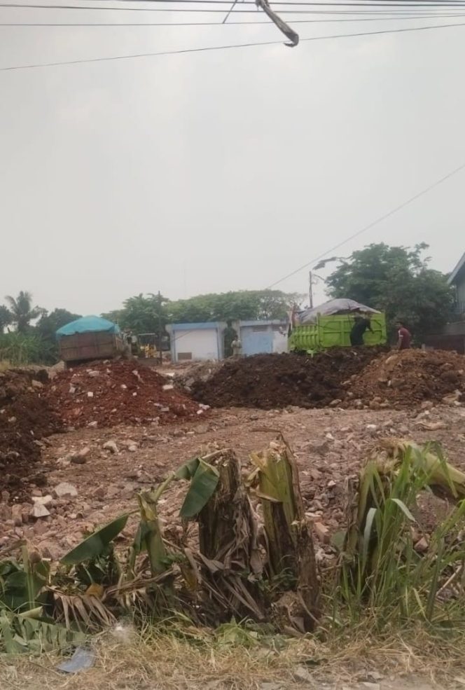
					BAHAYA! PENGURUKAN DI SAMPING GARDU LISTRIK DI KENANGA CIPONDOH, IZIN LINGKUNGAN DIDUGA BODONG