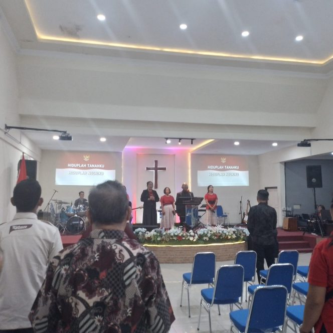 
					Ibadah HUT RI ke-81 di Pouk Maranatha Sitanala”Menjadi Garam dan Terang bagi Bangsa”
