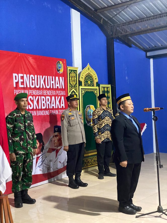 
					Camat Bandung Kukuhkan Paskibraka Kecamatan Bandung Tahun 2026
