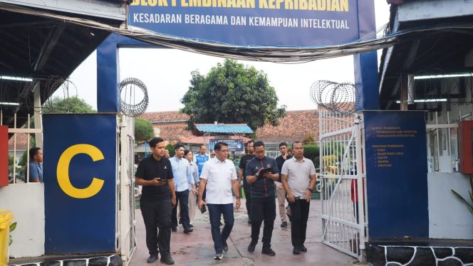 
					Anggota Komisi XIII DPR RI Franciscus Sibarani Tinjau Pelayanan dan Pembinaan Warga Binaan Lapas Pemuda Tangerang