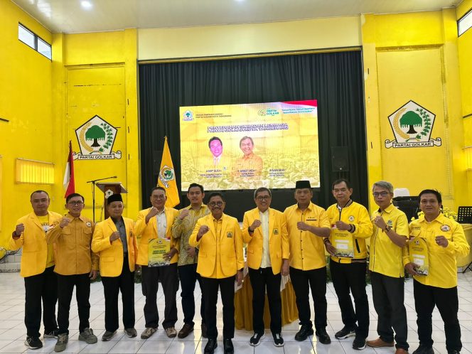 
					HUT ke-62 Golkar, Bappilu Kota Tangerang di Bawah Asep Sugara Terima SK